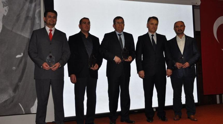 Afrika'ya G&ouml;n&uuml;ll&uuml; Giden Doktorlar &Ouml;d&uuml;llendirildi