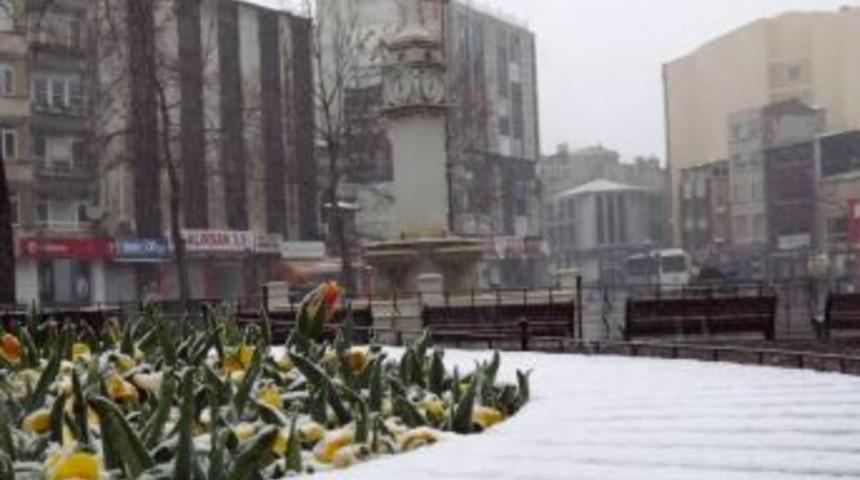 &Ccedil;orlu&rsquo;da Kar Yağışı