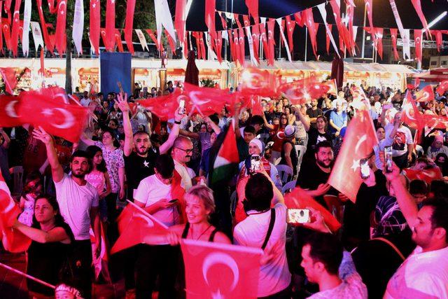 Taksim Meydanı'nda 15 Temmuz nöbeti