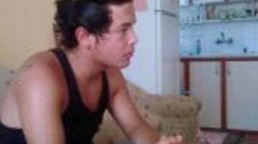 Fo&ccedil;a Kalesi'nden &ouml;l&uuml;me atladı