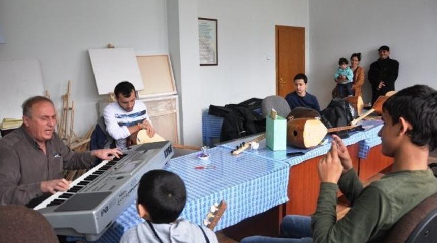 D&uuml;zce Gen&ccedil;lik Merkezinde Eğlenceli Kurslar