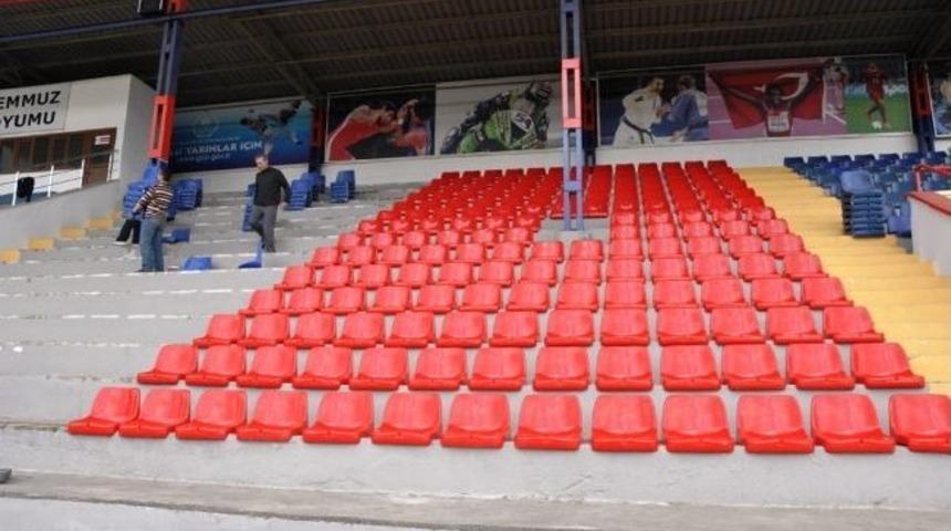 D&uuml;zce 18 Temmuz Stadyumu'na Yeni Koltuklar