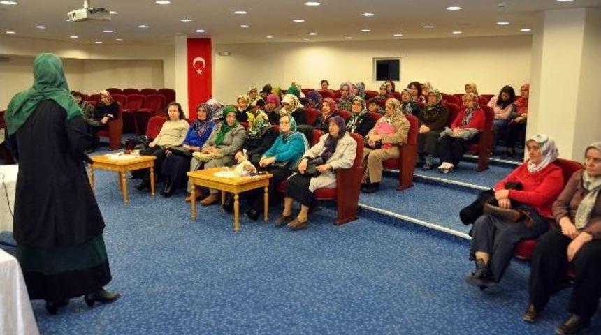 Gölbaşılı Kadınlara ‘şahsiyetli Çocuk Yetiştirme’ Semineri