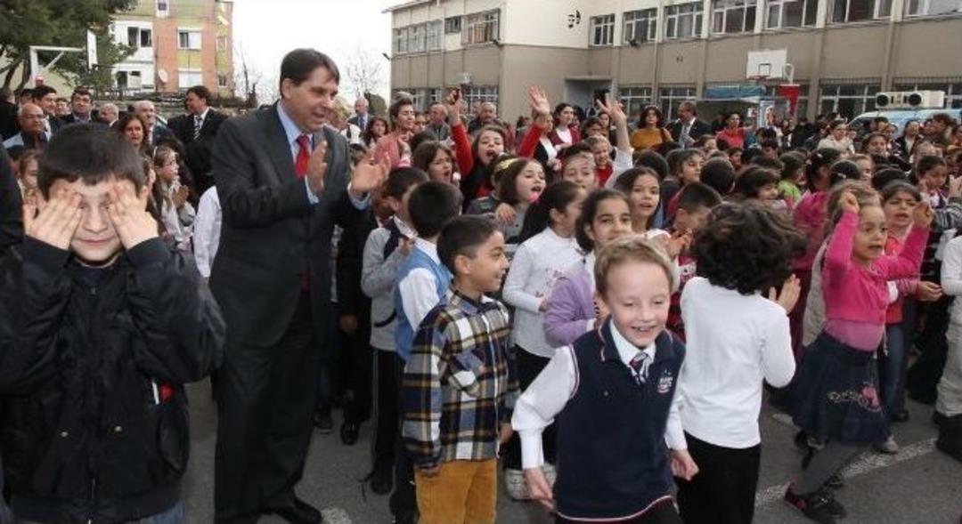 Başkan Tartan&rsquo;dan İlk&ouml;ğretim Okuluna 100 Bin Tl&rsquo;lik Yardım