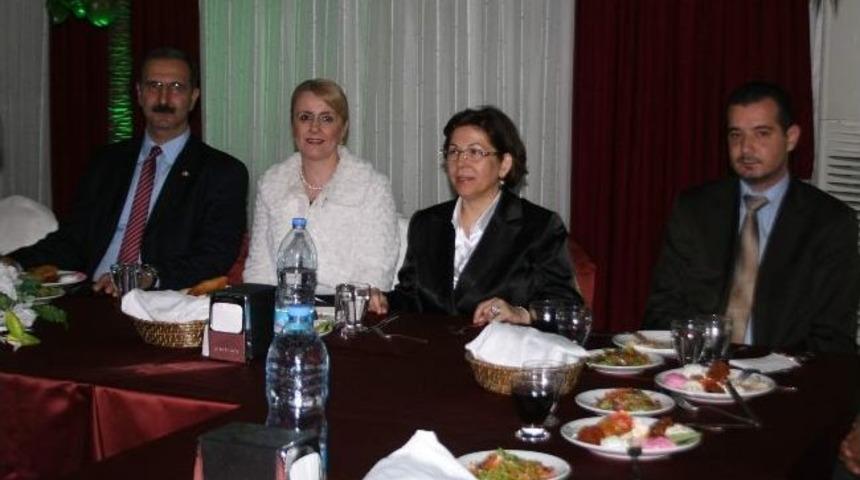 Aydındlı Hekimler Ve Tıp &Ouml;ğrencileri Tıp Balosunda Buluştu