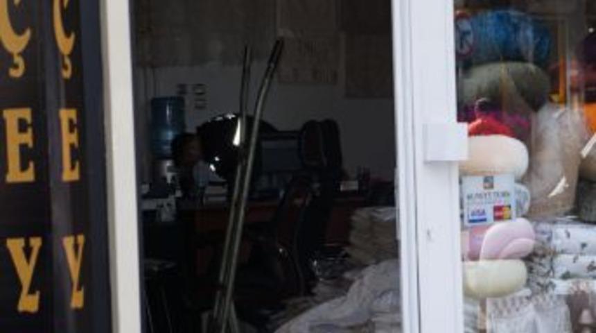 Kazan Dairesinin Duvarını Delip &Ccedil;eyiz Mağazasını Soydular