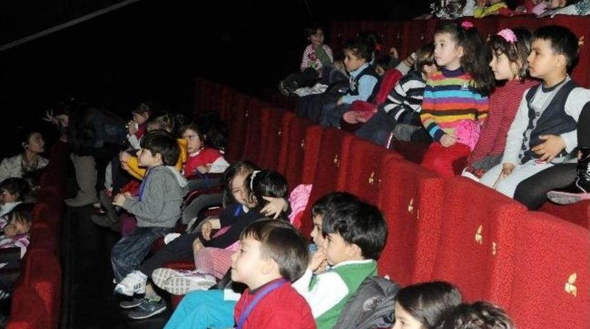 Yenimahalleli Miniklerin Sinema Keyfi