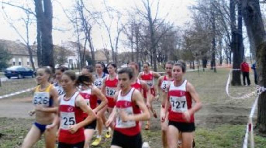 Gen&ccedil; Atlet Zekiye &Ccedil;elik S&ouml;ke&rsquo;nin Gururu Oldu