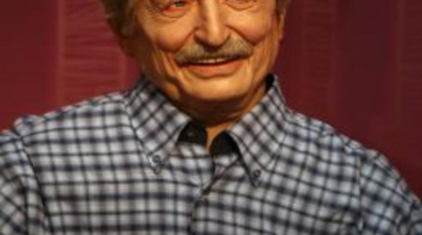 Usta Tiyatrocu Metin Serezli, Balmumu Heykeliyle Hatırlanacak