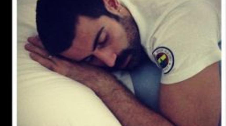 G&uuml;r&uuml;lt&uuml; Yapmayın, Kaleci Volkan Uyuyor