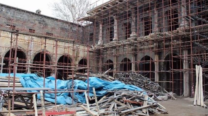 Ulu Cami&rsquo;de Restorasyon &Ccedil;alışması