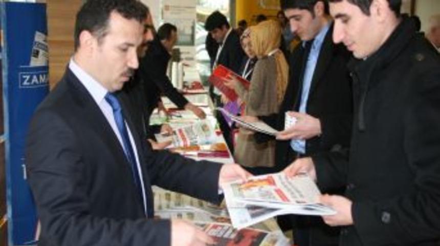 Dil Eğitim Uzmanları: İngilizceyi Okuyarak &Ouml;ğrenin