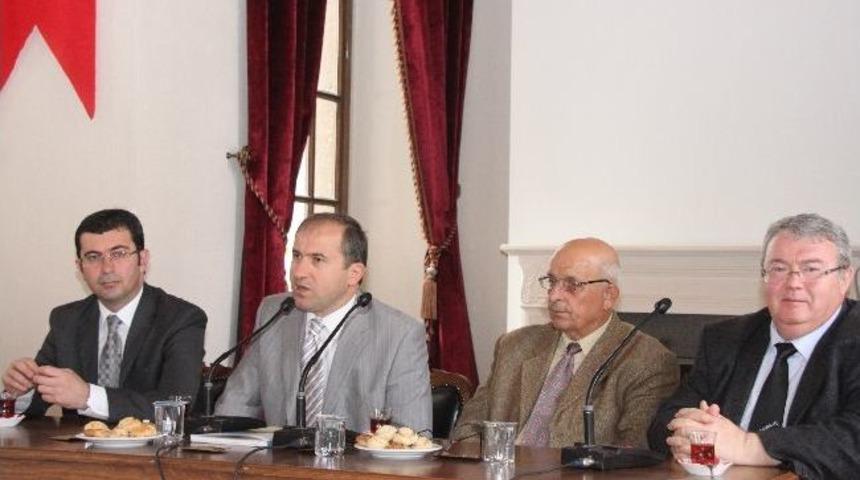 "dikili Ve Bergama&rsquo;yı B&uuml;t&uuml;nleştirme Potansiyeli" Kitabı Yayınlandı