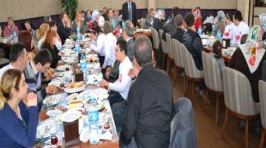 AK Parti 'melek Y&uuml;zlerle' Biraraya Geldi