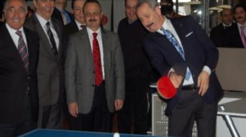 Bakan &Ccedil;ağlayan&rsquo;ın Tenis Keyfi