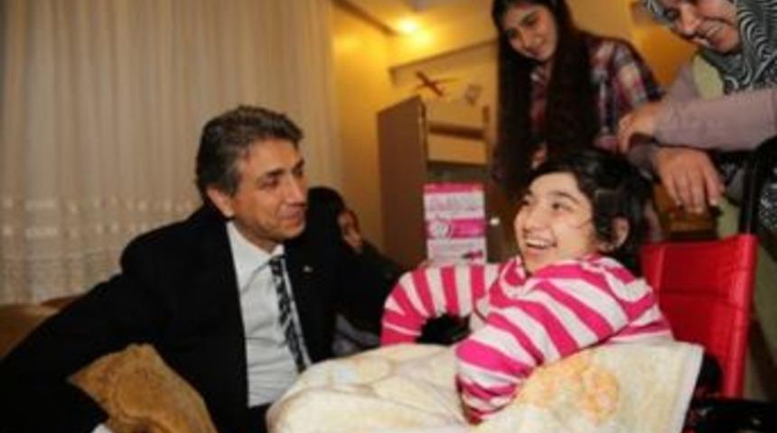 Engelli Gizem&rsquo;e Başkan S&uuml;rprizi