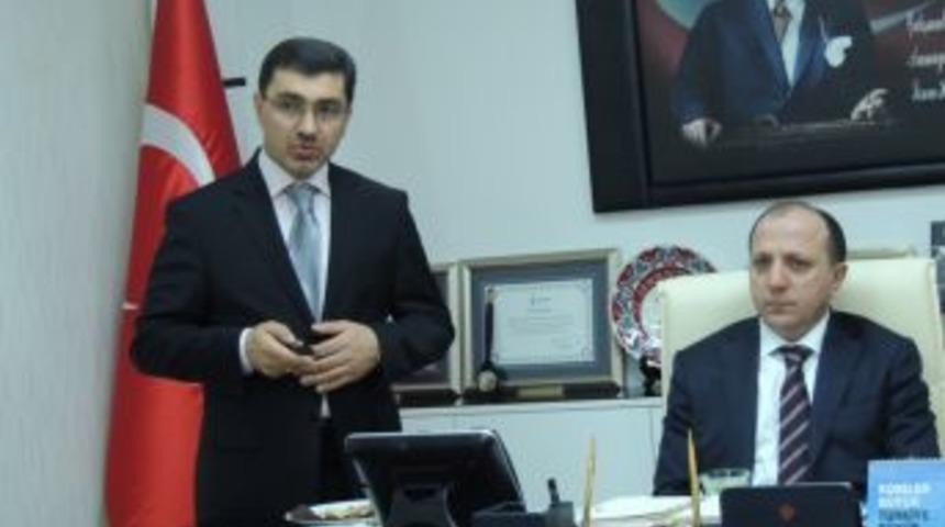 Meslek Danışmanı, Iş Arayan SGK M&uuml;steşarı Acar'a 15 Dakikada Iş Buldu