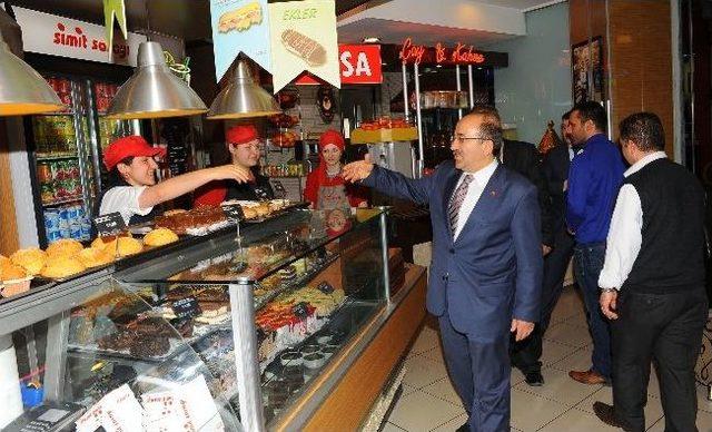 Başkan Gümrükçüoğlu Uzunsokak’ı Gezdi 2