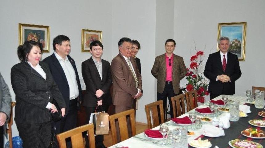 Kazakistanlı Sağlık&ccedil;ılardan Balcalı'ya Ziyaret