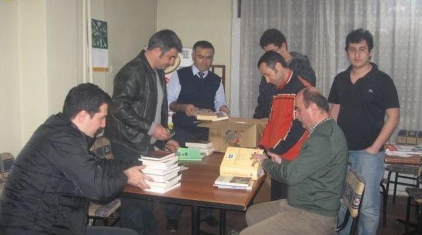&Ouml;ğretmen Okullarının Kuruluşunun 165. Yıld&ouml;n&uuml;m&uuml; Anısına Bin Kitap