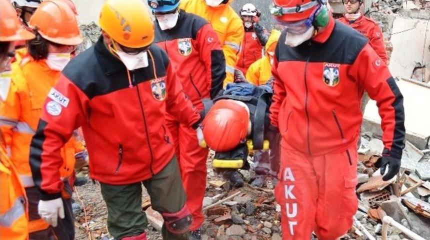 Karşıyaka&rsquo;da Deprem Tatbikatı Devam Ediyor