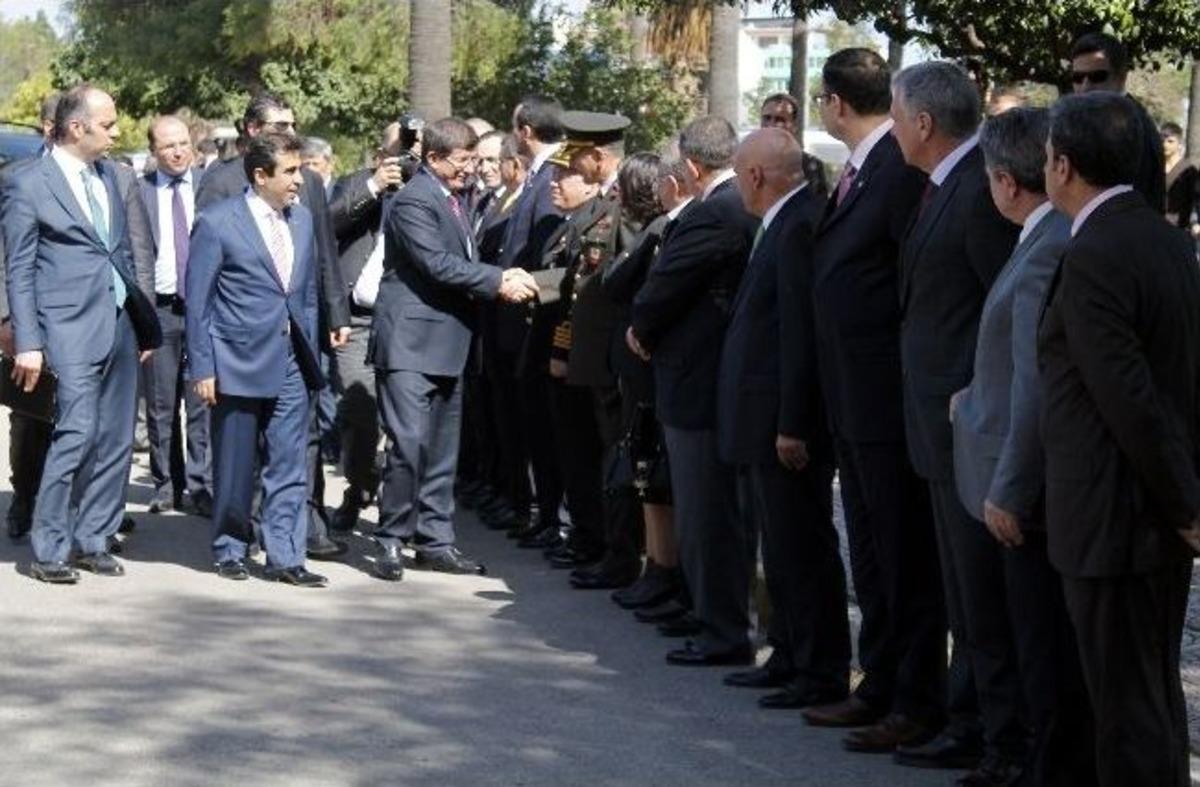 Dışişleri Bakanı Davutoğlu Mersin'de