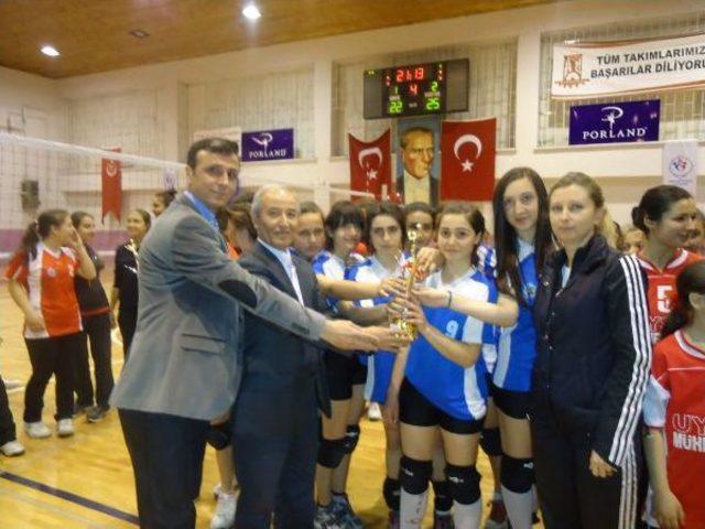 Güneşspor Voleybol Takımı İl Şampiyonu Oldu