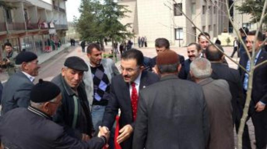 AK Parti'li Soysal, Halk G&uuml;n&uuml;nde Sorgunluları Dinledi