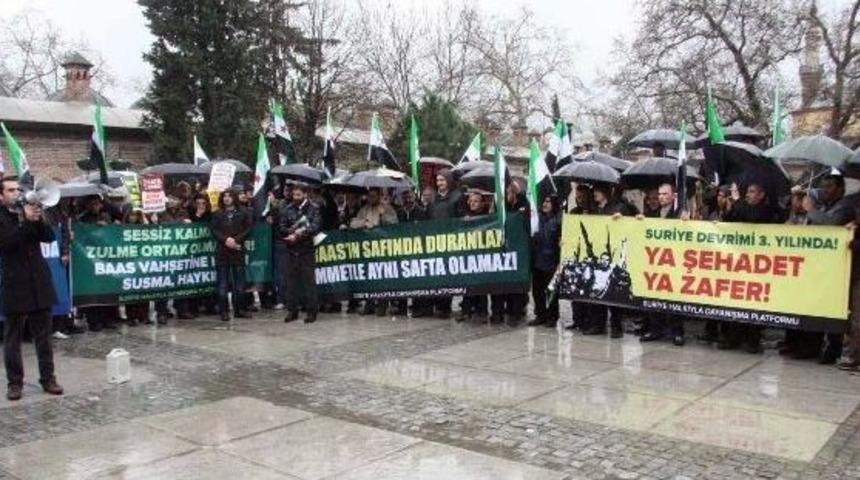 Yağmur Altında Suriyeli Direniş&ccedil;ilere Destek Eylemi