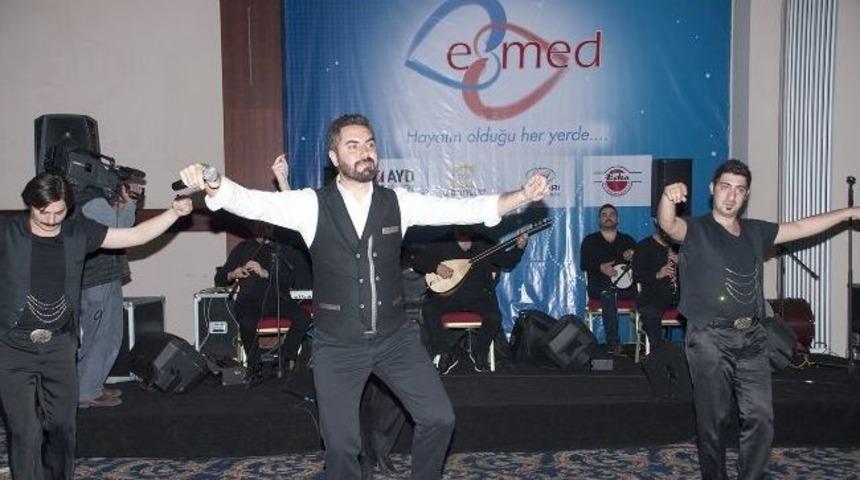 Eskişehirli Sağlık &Ccedil;alışanları T&uuml;rk&uuml;lerle Coştu