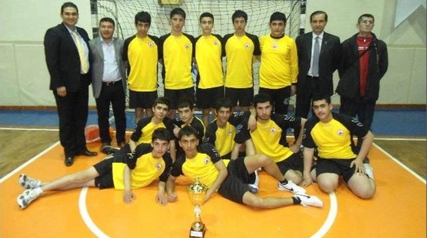 Yıldız Erkekler Hentbol Şampiyonu: Petrol Gen&ccedil;lik