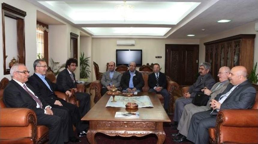 Misafir &Ouml;ğretim &Uuml;yelerinden Rekt&ouml;r G&ouml;n&uuml;ll&uuml;&rsquo;ye Ziyaret