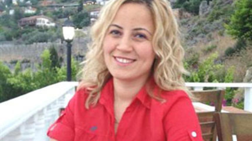 Halı silkerken balkondan d&uuml;şen polis memuru &ouml;ld&uuml;