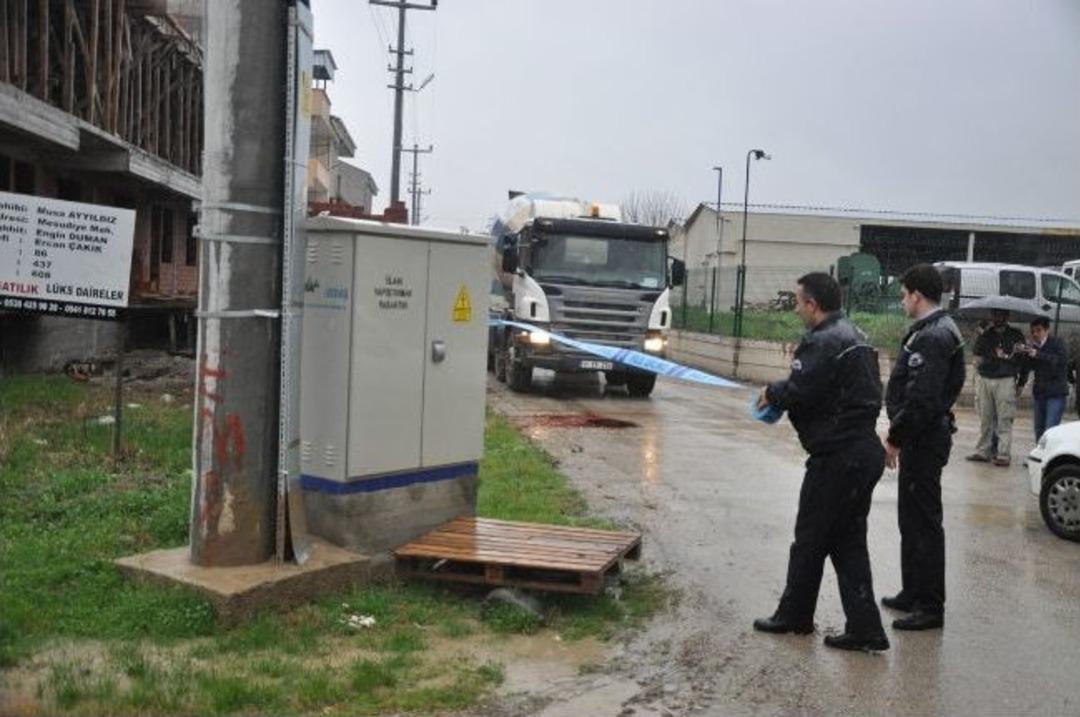 Trafodaki Ka&ccedil;ak Koyunları Telef Etti