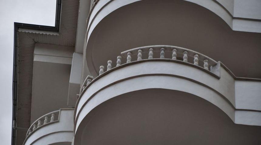 Bayan Polis Memuru 6. Kattan D&uuml;şerek &Ouml;ld&uuml;