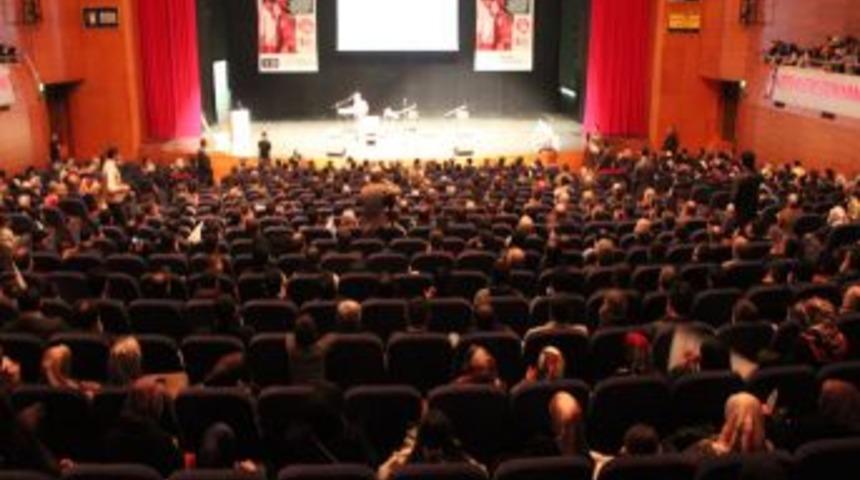 Prof. Dr. Ay: Yetimlere Sahip &Ccedil;ıkanların Sevabı B&uuml;y&uuml;kt&uuml;r