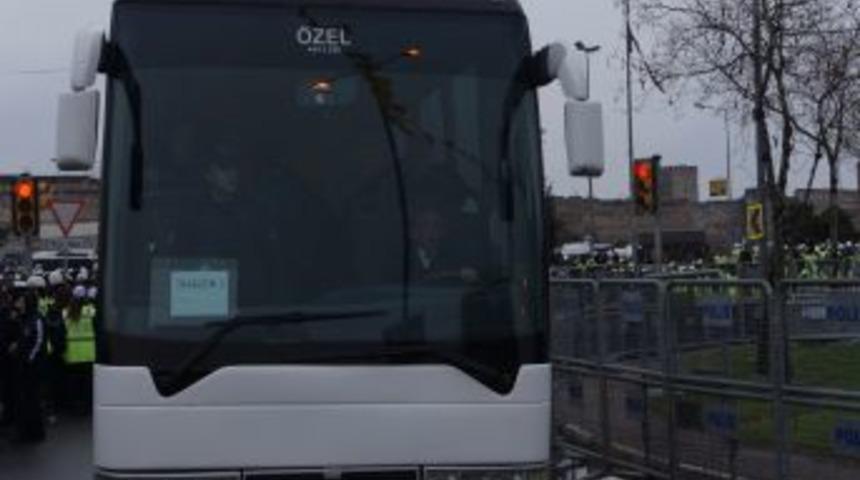 İstanbul'da bazı yollar trafiğe kapatıldı