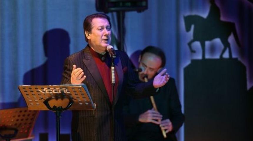 Ahmet &Ouml;zhan&rsquo;la Huzur Gecesi