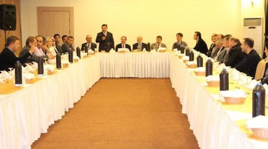 Erzurum&rsquo;da Yaşayan Yusufeliler Yemekte Biraraya Geldi