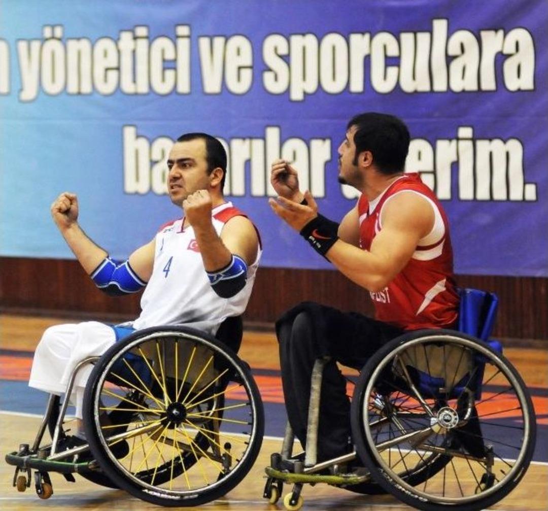 İzmir&rsquo;de Engeller Adım Adım Kalkacak