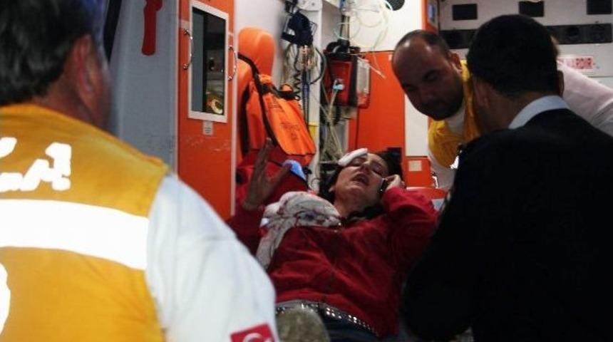 D&uuml;ğ&uuml;n Yolunda Kaza; 1&rsquo;i Ağır 3 Yaralı