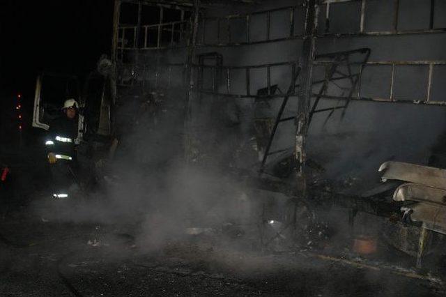 Ev Eşyası Taşıyan Tır&rsquo;da Yangın 2