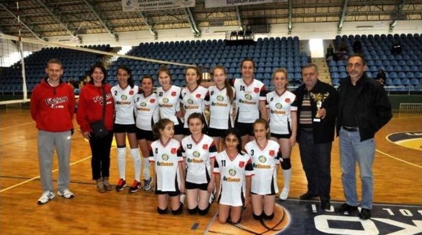 K&uuml;&ccedil;&uuml;k Kızlar'da Edirne Şampiyonu Keşan Gen&ccedil;lik