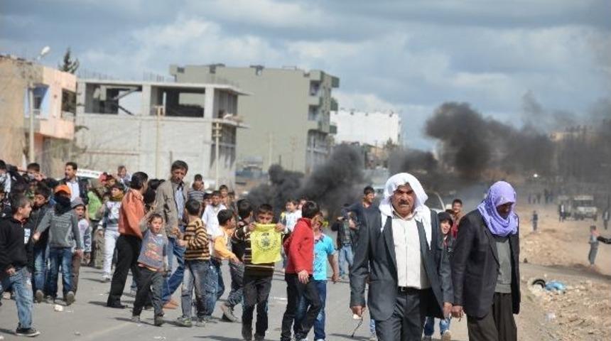 İzinsiz Ateş Yakan &Ccedil;ocukları Vatandaşlar Alandan Uzaklaştırdı
