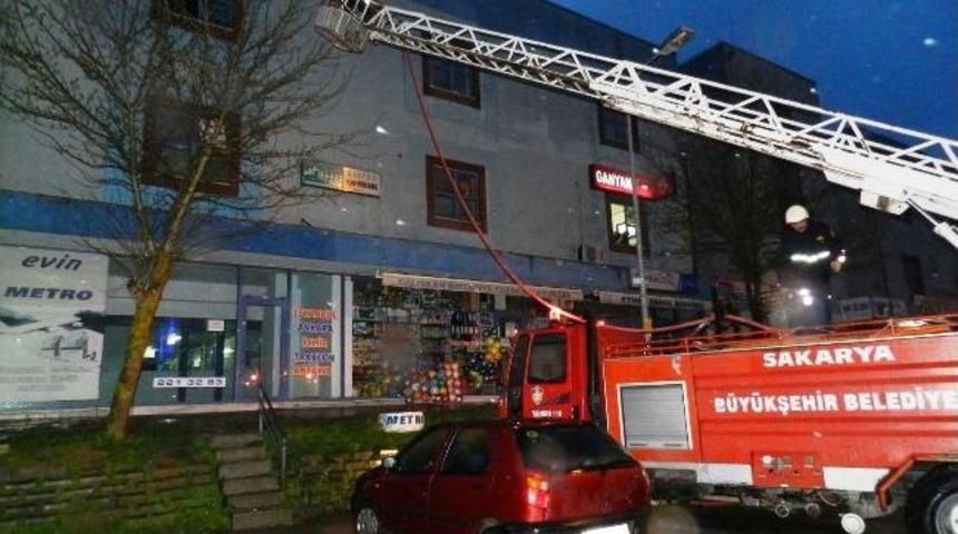 İş Merkezinde Yangın &Ccedil;ıktı