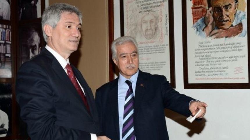 Rekt&ouml;r Kibar Sinema M&uuml;zesi&rsquo;ni Gezdi