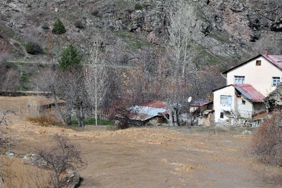 Harşit &Ccedil;ayı taştı