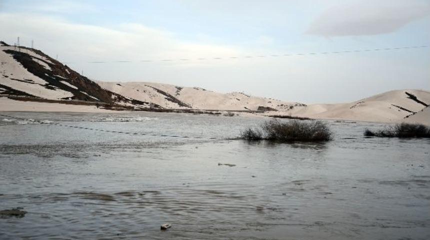 Y&uuml;ksekova&rsquo;da Karların Erimesiyle Ortaya &Ccedil;ıkan Tehlike
