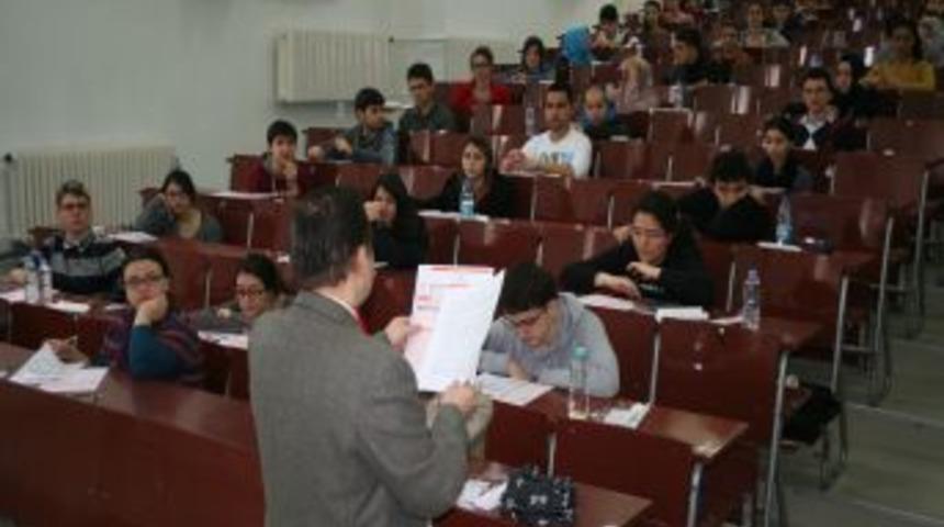 YGS Denemesi Ger&ccedil;eğini Aratmadı, Trafikte Uzun Kuyruklar Oluştu