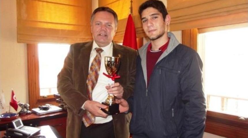 Şampiyon Takım Kupayı Başkana Getirdi